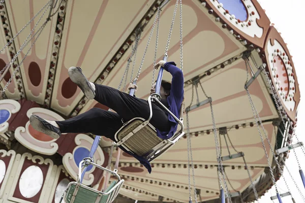 Woman on flying swings — Stock Photo, Image