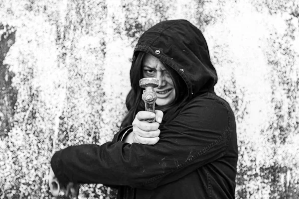 Mujer con pistola —  Fotos de Stock