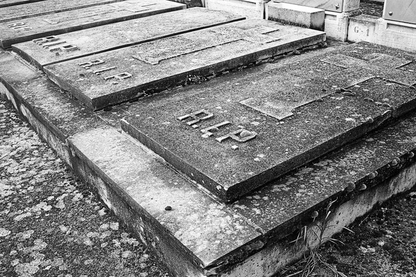 Puerta cementerio de la tumba — Foto de Stock