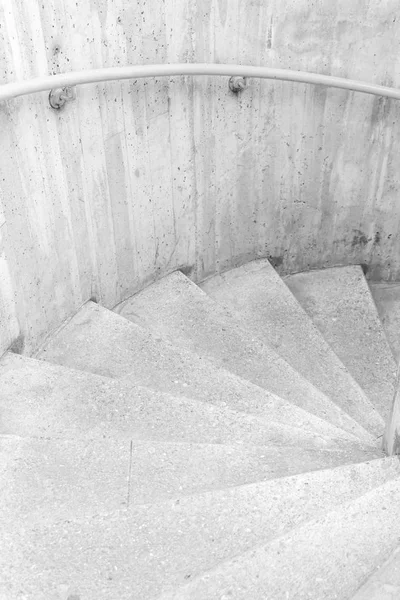Innentreppe aus Zement — Stockfoto