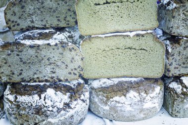 Çavdar ekmeği kesme