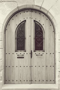 Kemerli kapı bina