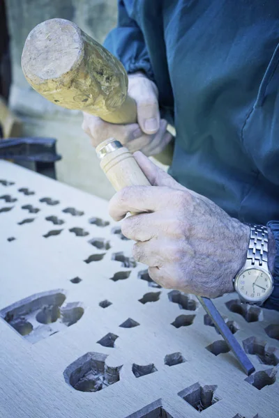 Craftsman carving wood — Stock Photo, Image