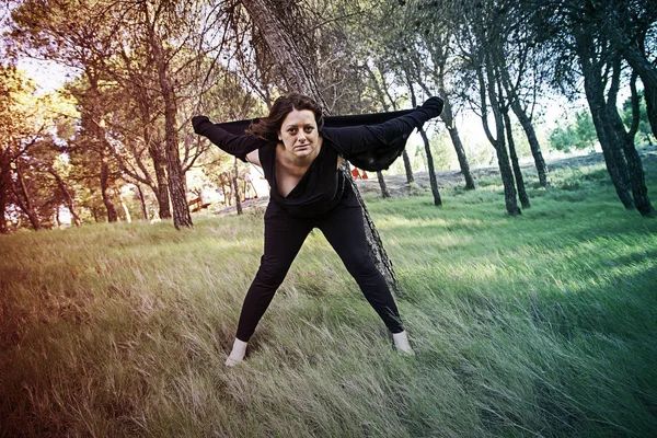 Woman in forest — Stock Photo, Image