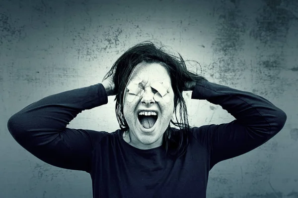 Woman screaming nervously — Stock Photo, Image