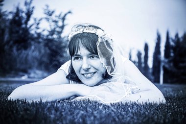 Bahçe içinde gelin