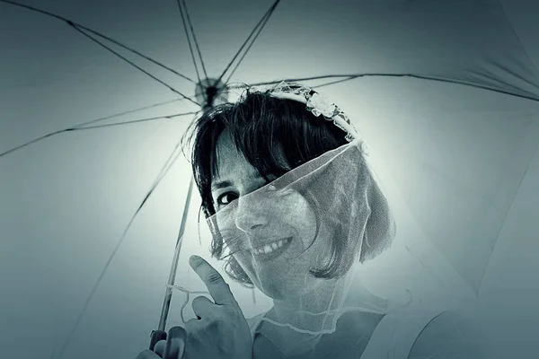 Young bride umbrella — Stock Photo, Image