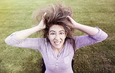 Sarışın kız vurguladı