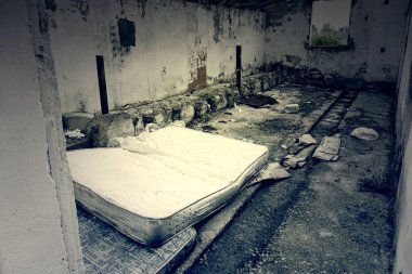 terk edilmiş evde Harabeleri