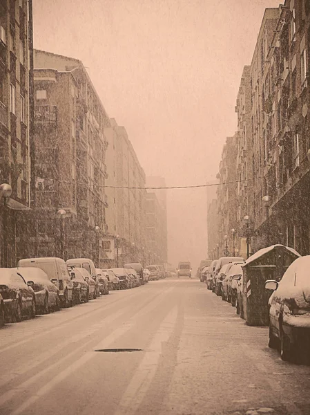 Snowing in the city — Stock Photo, Image