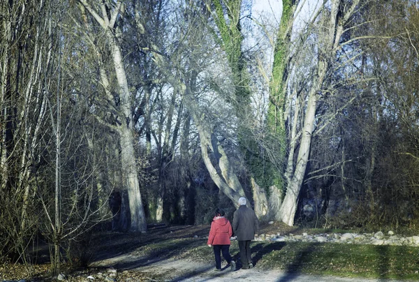 Człowiek działa park — Zdjęcie stockowe