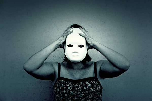 Bláznivá holka s maskou — Stock fotografie
