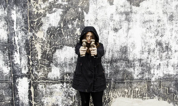 Mujer con pistola — Foto de Stock