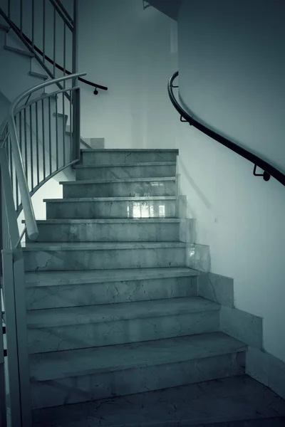 Escadas edifício interior — Fotografia de Stock