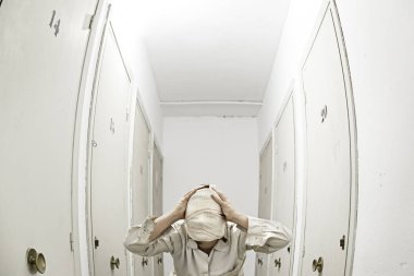 Psikotik kaplı kadın