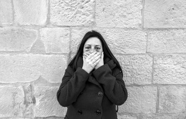 Çürük gözlü kadın