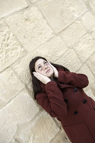 Mujer con los ojos magullados — Foto de Stock