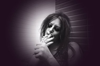 Kız aydınlatma Sigara