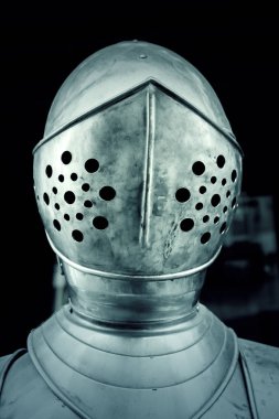 Ortaçağ kask çelik
