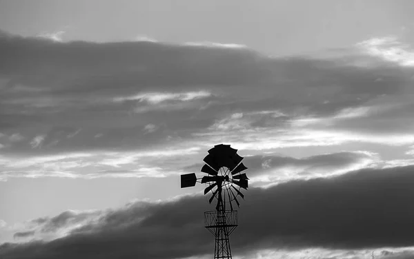 Paisaje con molino — Foto de Stock