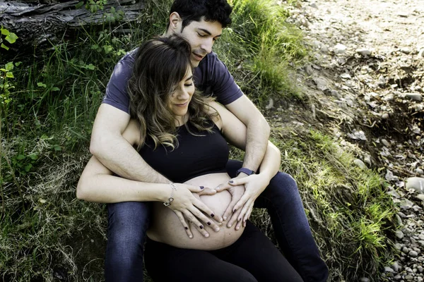 Casal namorados grávidas — Fotografia de Stock