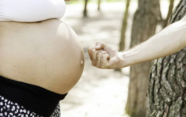 Zwangere vrouw misbruikt — Stockfoto