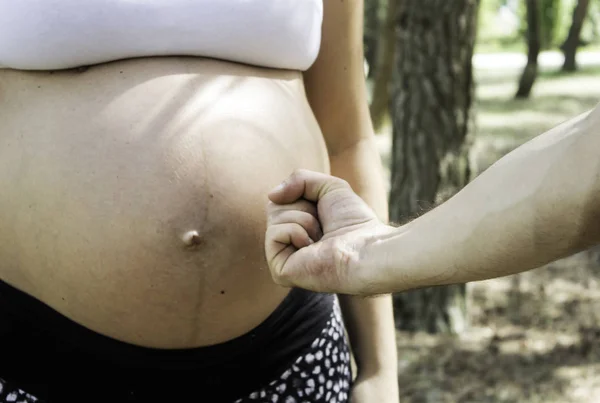 Zwangere vrouw misbruikt — Stockfoto