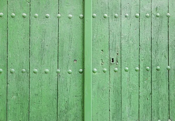 Porta de madeira com fechadura — Fotografia de Stock