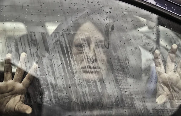 Donna rapita in auto — Foto Stock