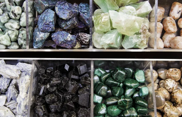 Πέτρες, μεταλλικά χρώματα — Φωτογραφία Αρχείου