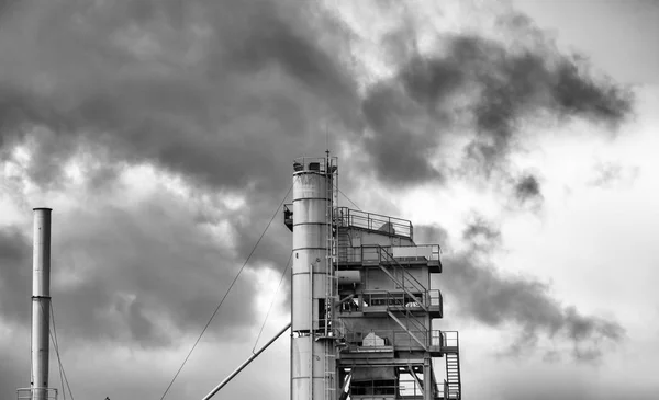 Fabrik mit Himmel — Stockfoto