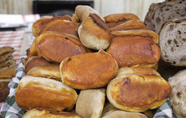 Doldurulmuş sandviç sosis