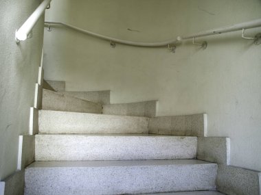 Çimento merdiven sokak