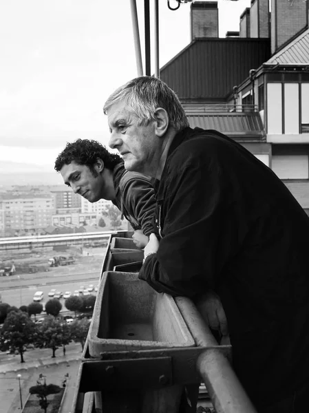 Men looking at the balcony — Stock Photo, Image