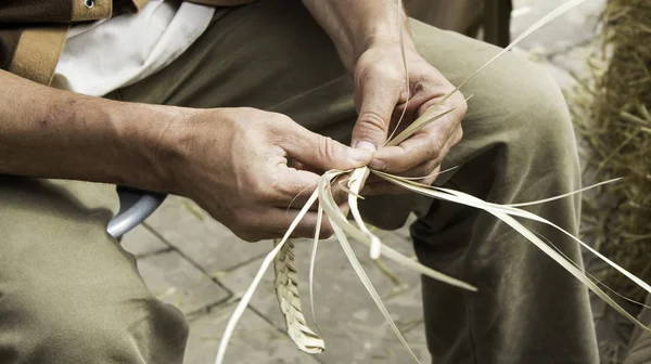 Man working wicker — Stock Photo, Image