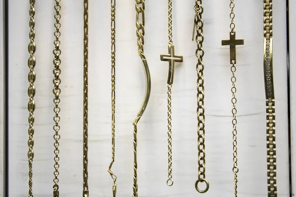 Gouden sieraden-armbanden — Stockfoto