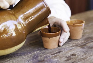 Kırmızı şarap sürahi