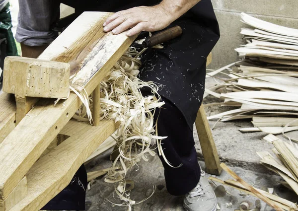 Man working wicker — Stock Photo, Image