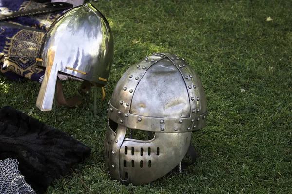 Capacete de armadura medieval — Fotografia de Stock