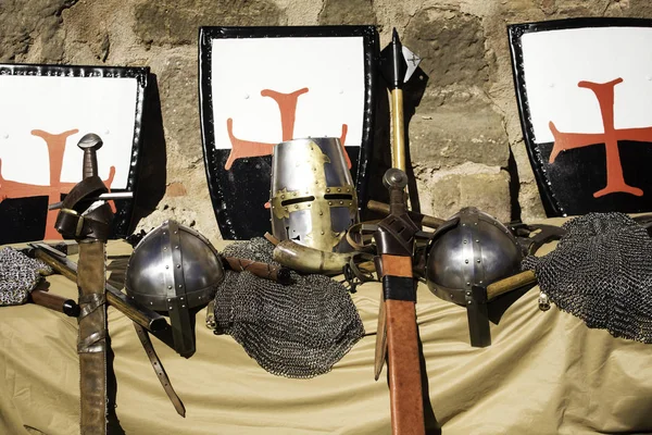 Ortaçağ zırhı kask