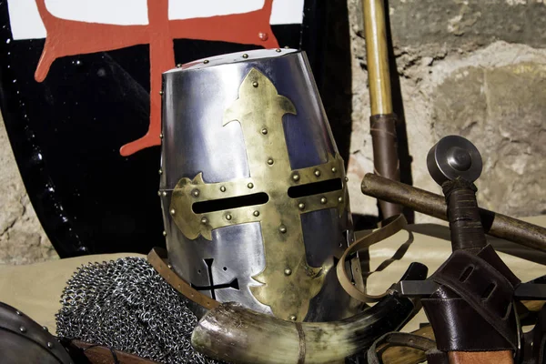 Capacete de armadura medieval — Fotografia de Stock