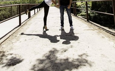 Kaç aşk gölge içinde