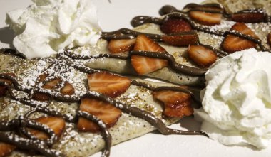 Çikolata ve krema krep