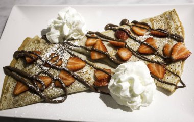 Çikolata ve krema krep