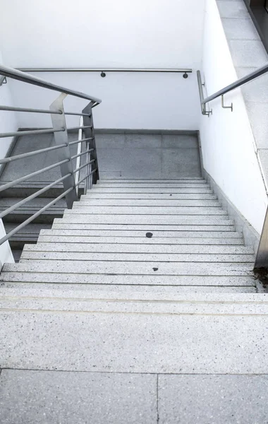 Wewnętrzne schody metalowe — Zdjęcie stockowe