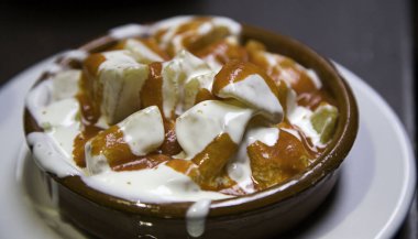 Patatas bravas mayonnaise