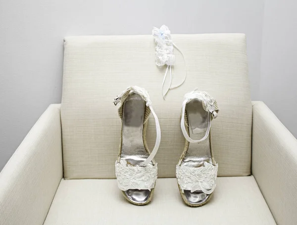 Вышитые туфли невесты — стоковое фото