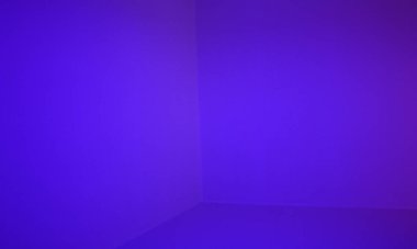 Duvarlar renkli ışıklarla aydınlatılmış