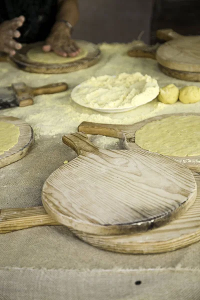 Man kneading bread — Stock Photo, Image