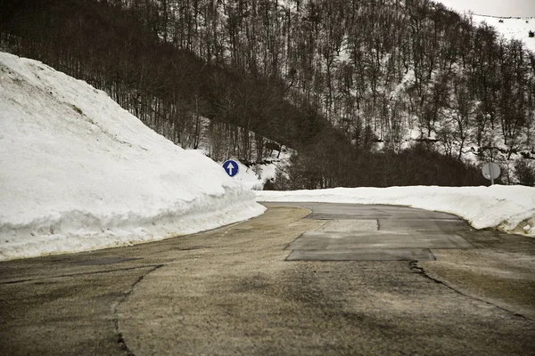 Straße bei Eis und Schnee — Stockfoto